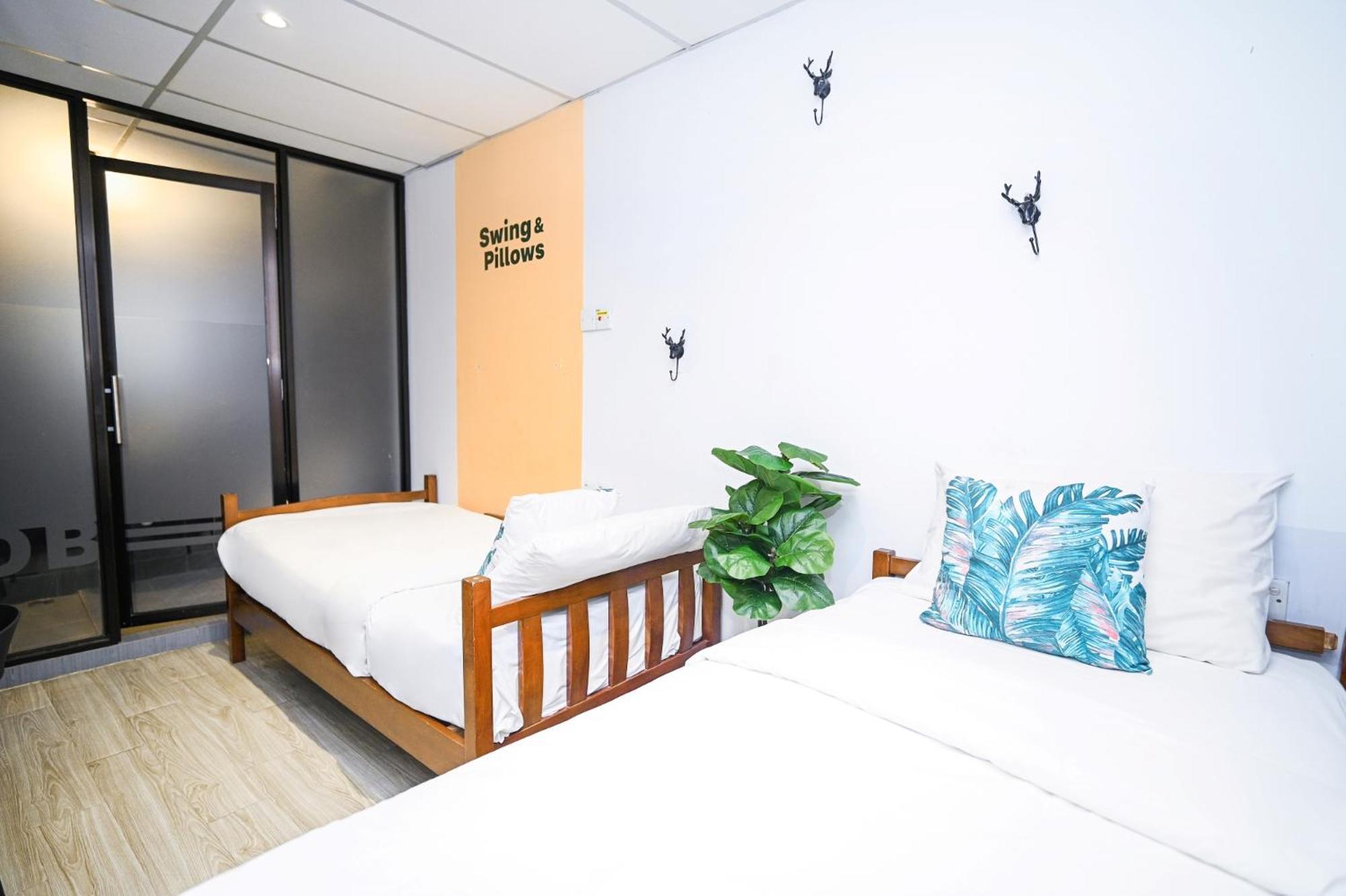 Swing & Pillows @ Beach Street George Town Exterior photo
