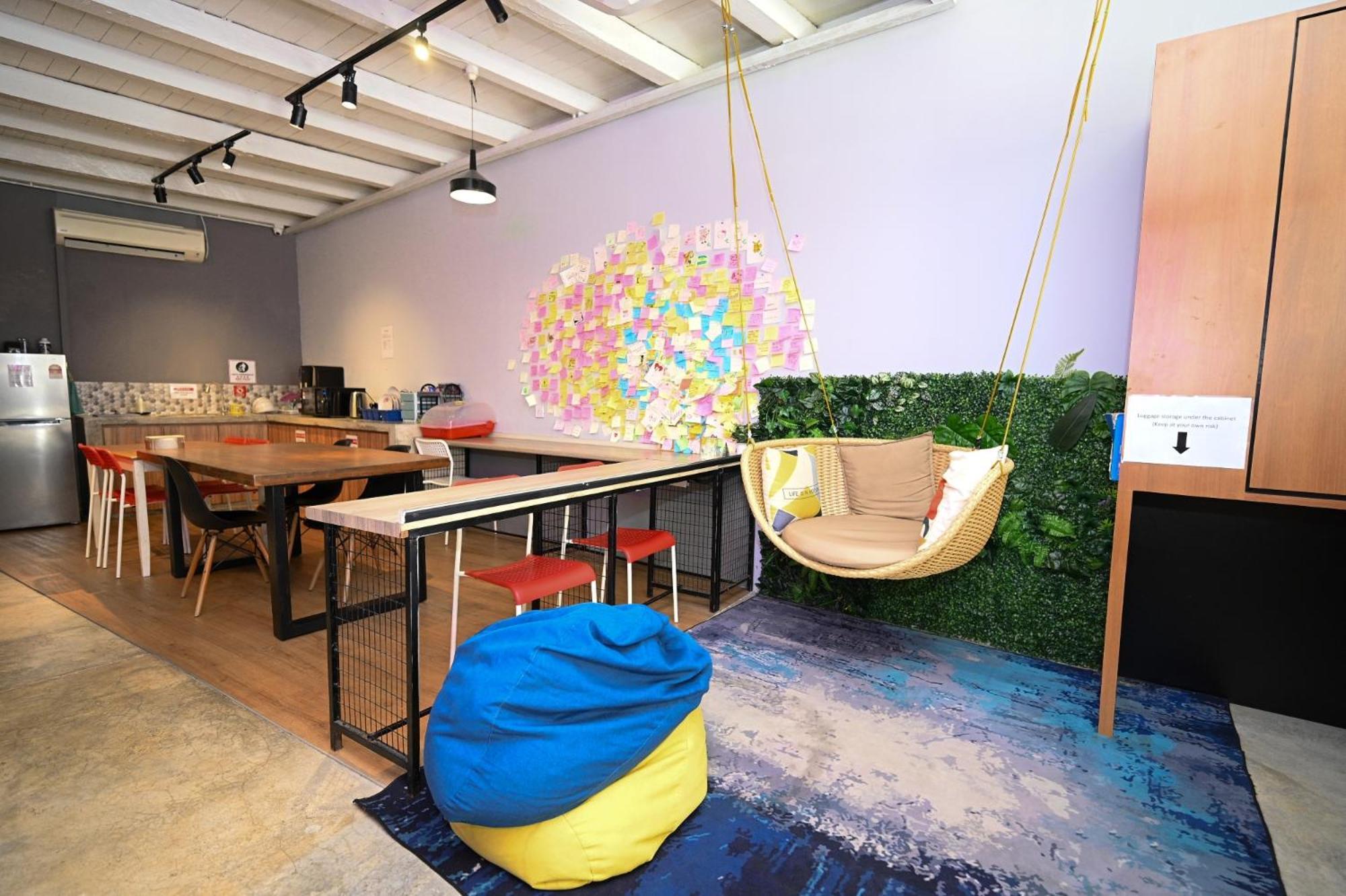 Swing & Pillows @ Beach Street George Town Exterior photo